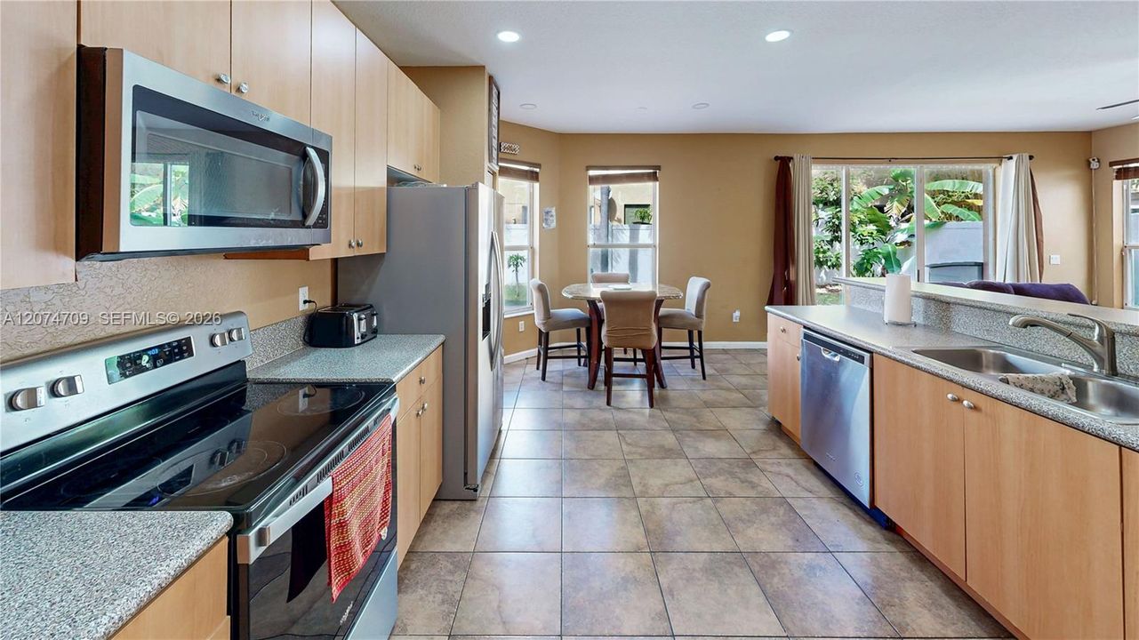 For Sale: $615,000 (5 beds, 3 baths, 2727 Square Feet)
