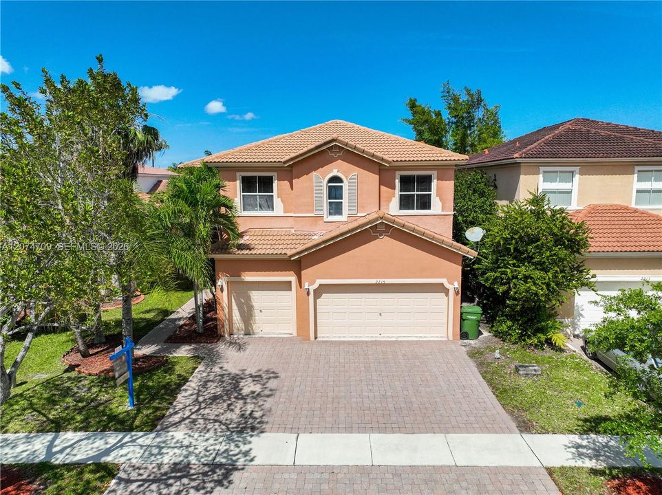 For Sale: $615,000 (5 beds, 3 baths, 2727 Square Feet)