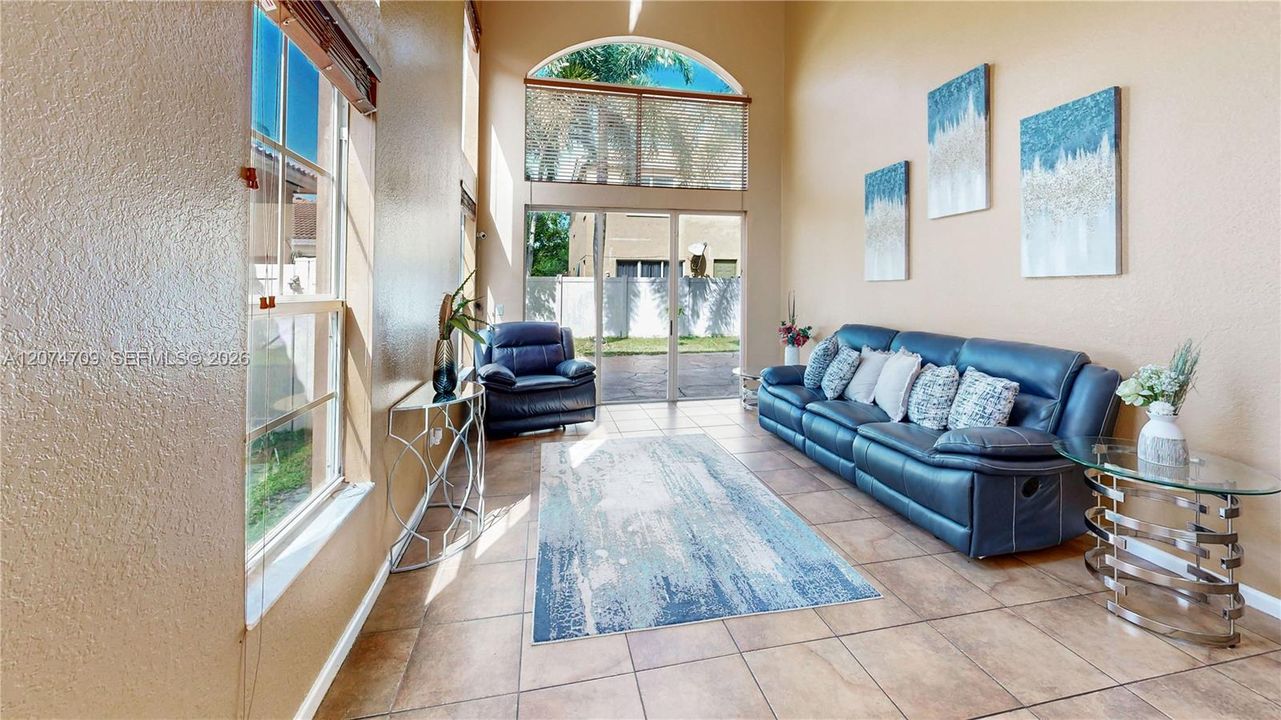 For Sale: $615,000 (5 beds, 3 baths, 2727 Square Feet)