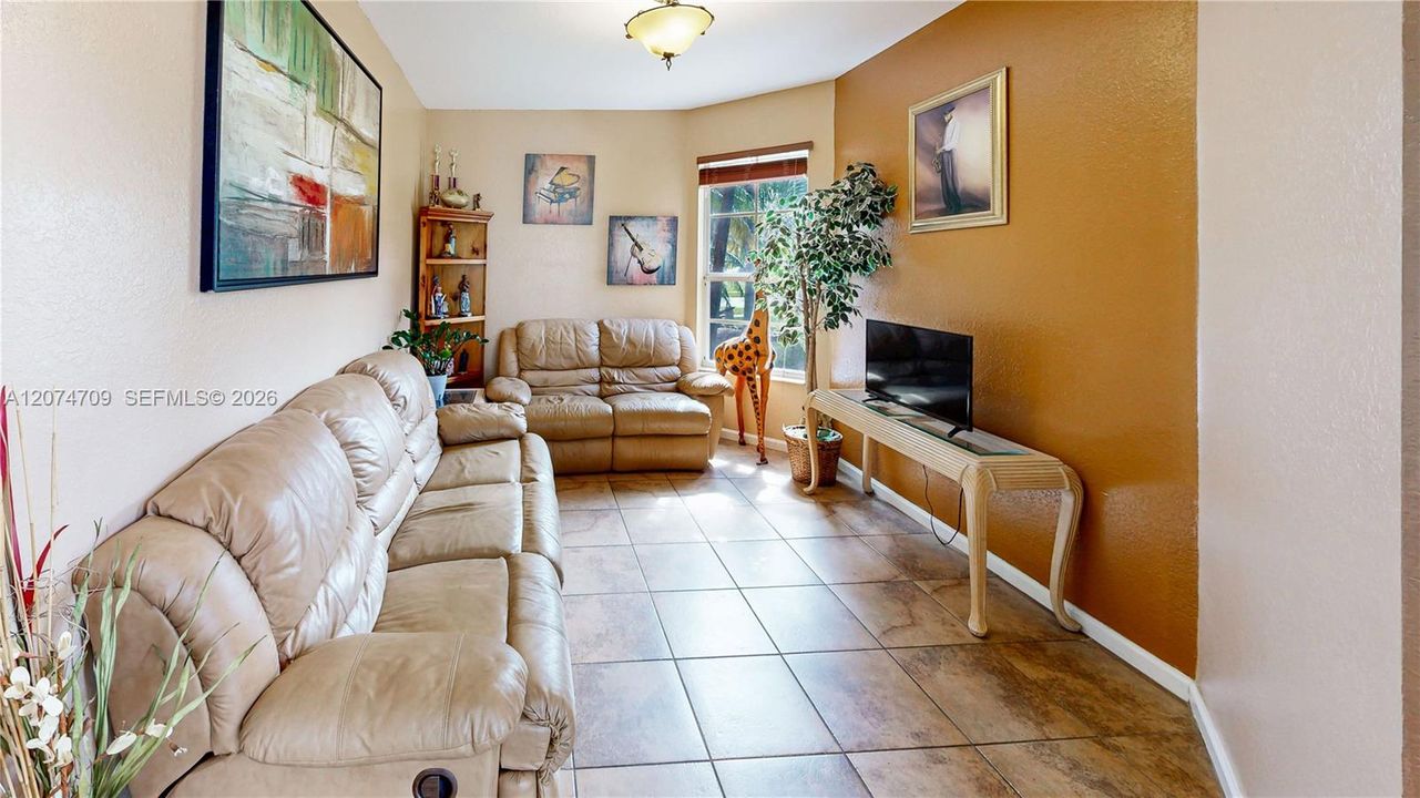 For Sale: $615,000 (5 beds, 3 baths, 2727 Square Feet)