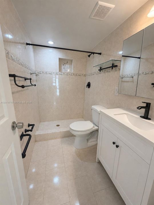 For Rent: $2,400 (2 beds, 2 baths, 750 Square Feet)
