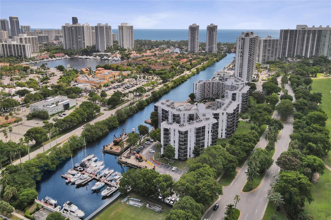 For Sale: $179,500 (1 beds, 1 baths, 741 Square Feet)