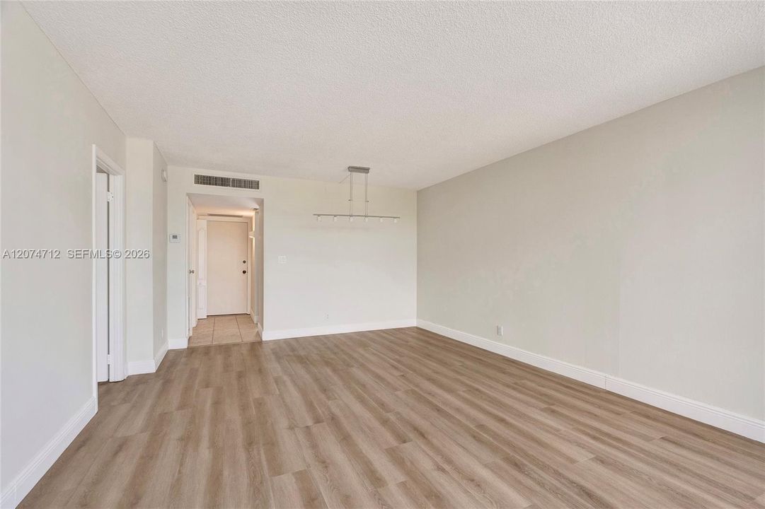 For Sale: $179,500 (1 beds, 1 baths, 741 Square Feet)