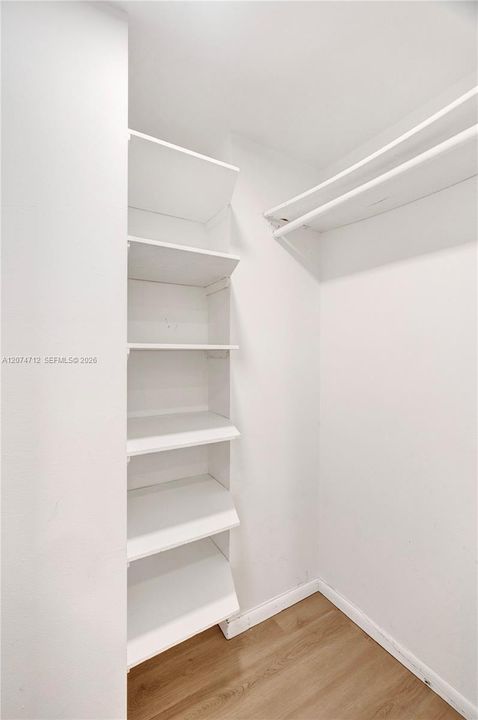 For Sale: $179,500 (1 beds, 1 baths, 741 Square Feet)
