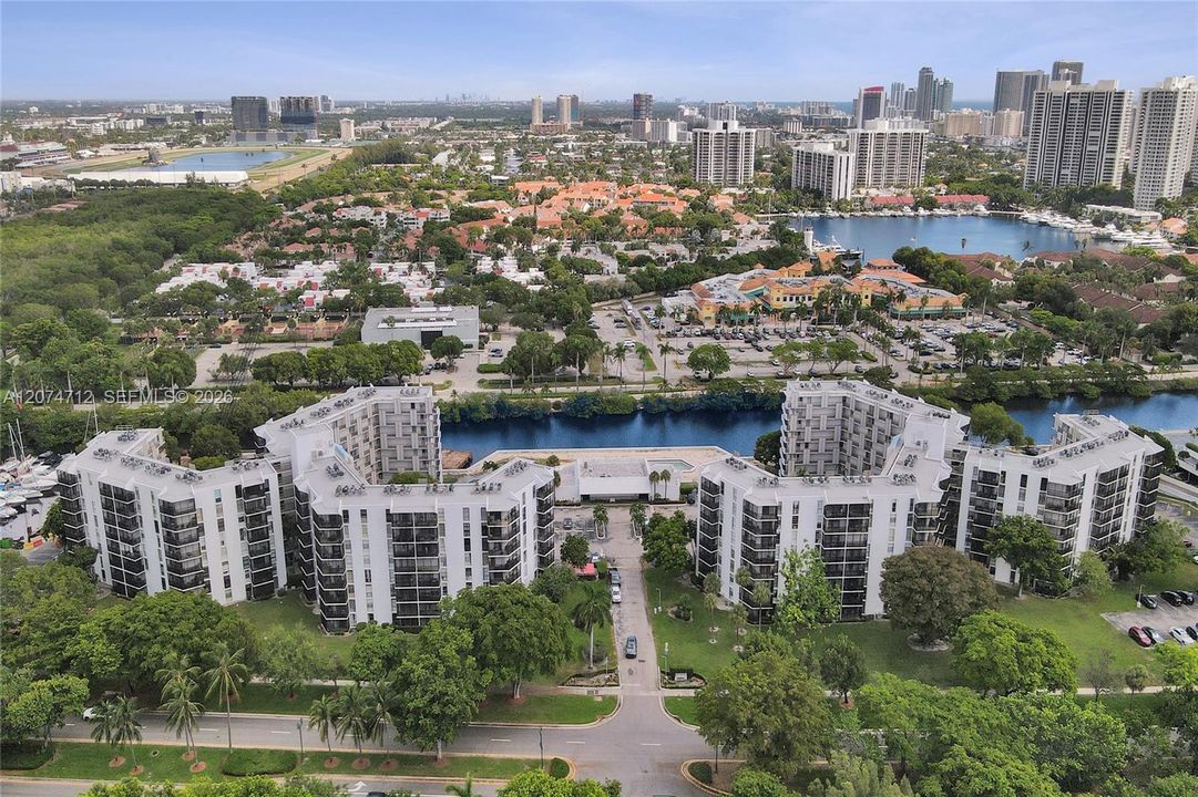 For Sale: $179,500 (1 beds, 1 baths, 741 Square Feet)