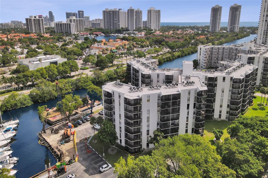 For Sale: $179,500 (1 beds, 1 baths, 741 Square Feet)