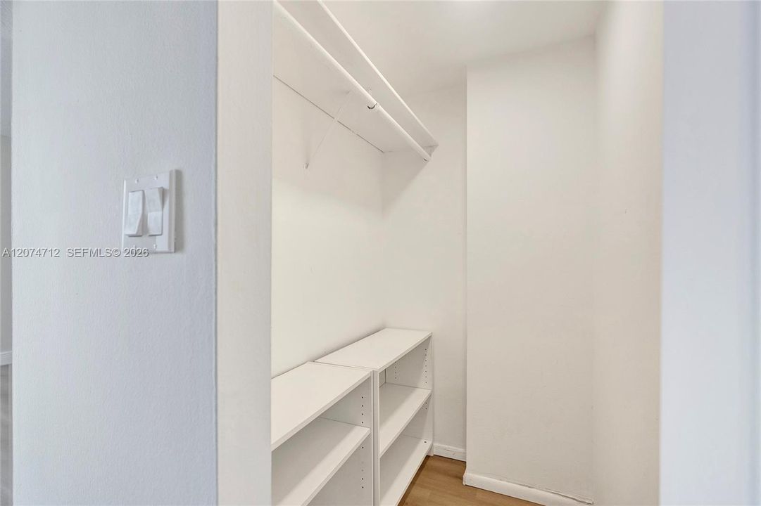 For Sale: $179,500 (1 beds, 1 baths, 741 Square Feet)