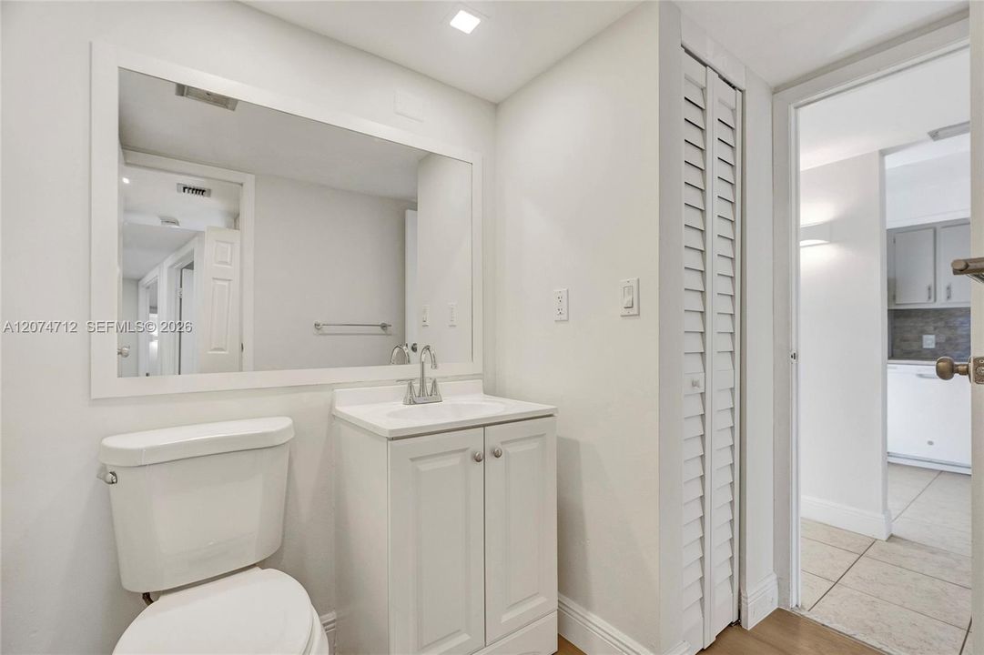 For Sale: $179,500 (1 beds, 1 baths, 741 Square Feet)