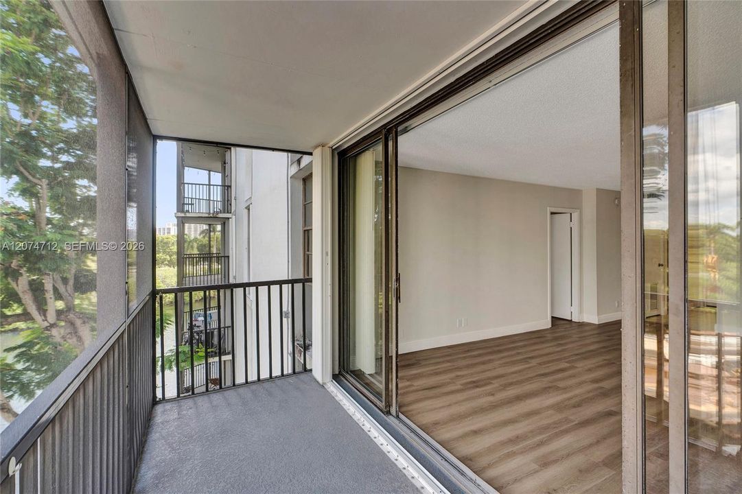 For Sale: $179,500 (1 beds, 1 baths, 741 Square Feet)