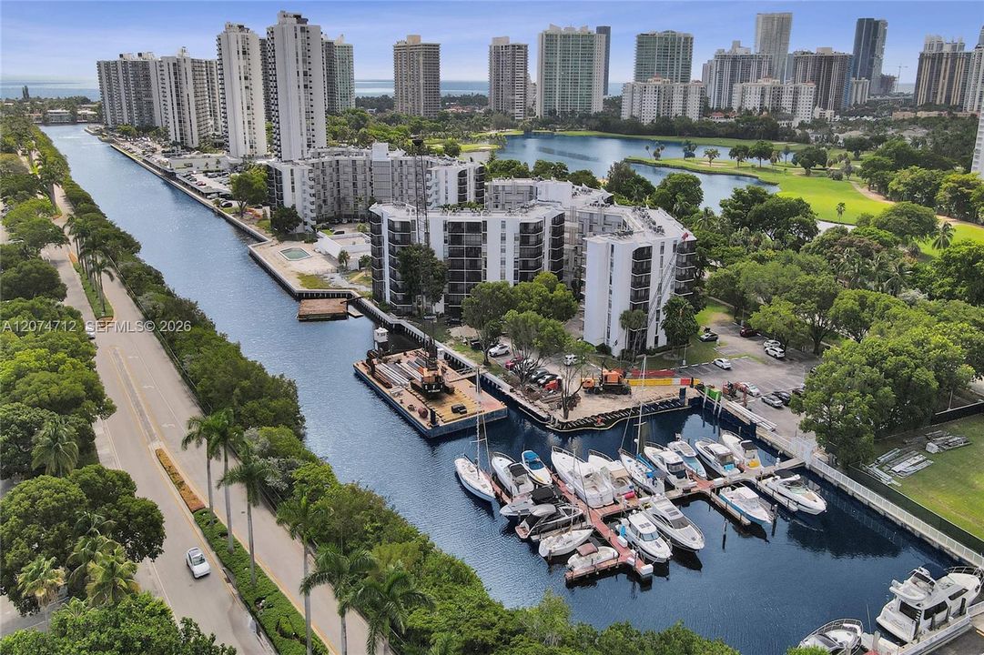 For Sale: $179,500 (1 beds, 1 baths, 741 Square Feet)