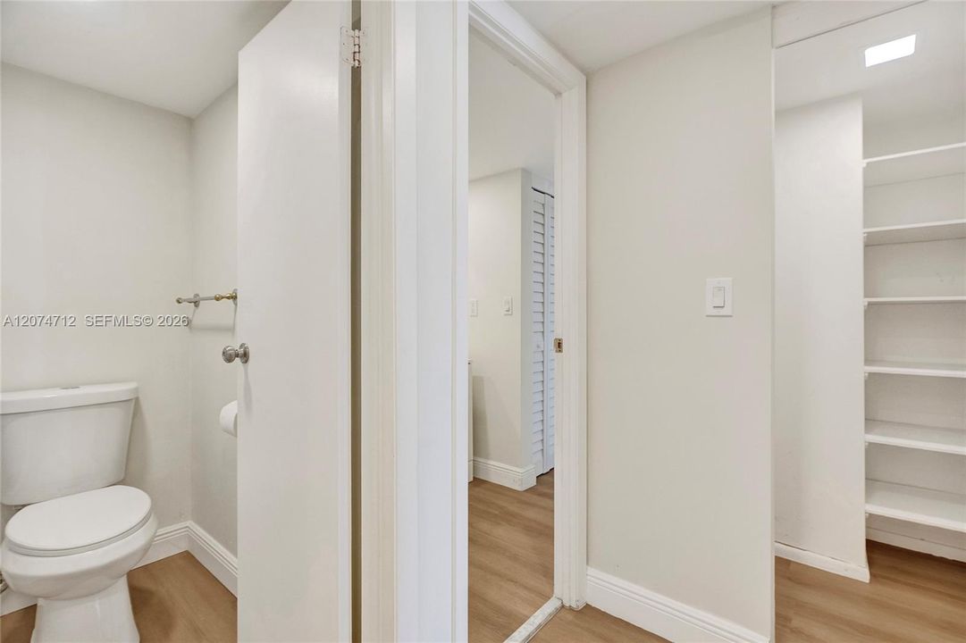 For Sale: $179,500 (1 beds, 1 baths, 741 Square Feet)