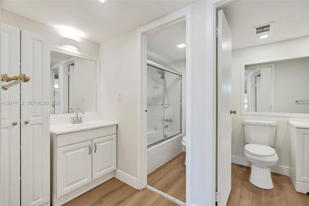 For Sale: $179,500 (1 beds, 1 baths, 741 Square Feet)