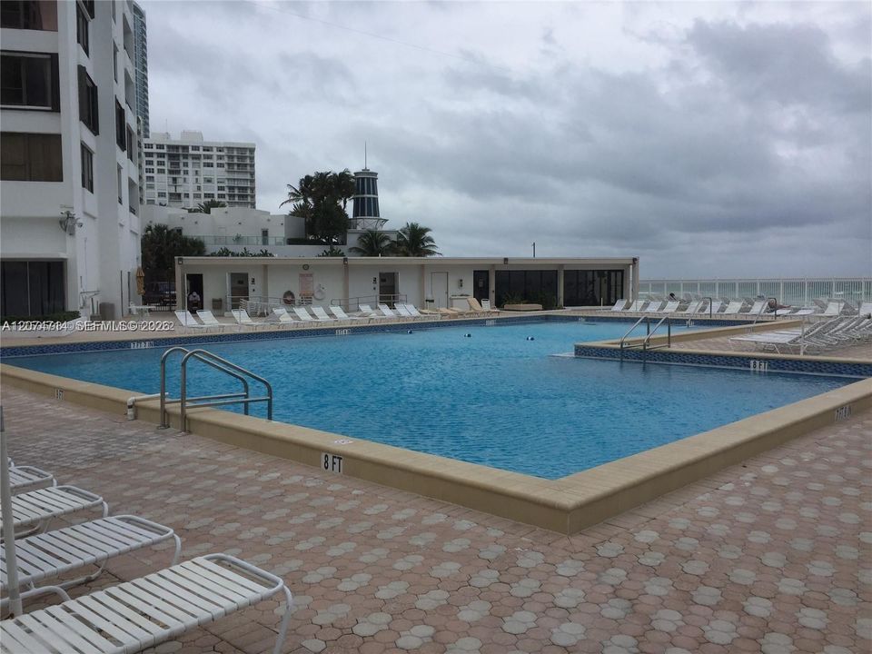 For Rent: $3,999 (2 beds, 2 baths, 1360 Square Feet)
