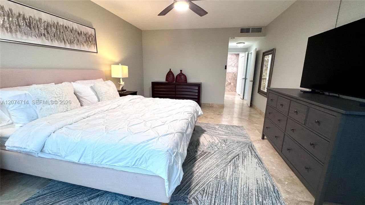 For Rent: $3,999 (2 beds, 2 baths, 1360 Square Feet)