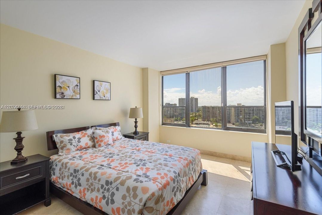For Rent: $3,999 (2 beds, 2 baths, 1360 Square Feet)
