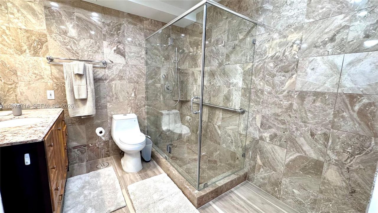 For Rent: $3,999 (2 beds, 2 baths, 1360 Square Feet)