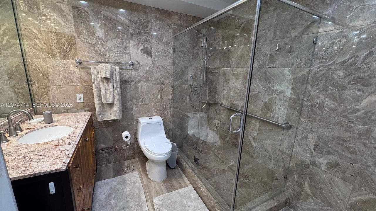 For Rent: $3,999 (2 beds, 2 baths, 1360 Square Feet)