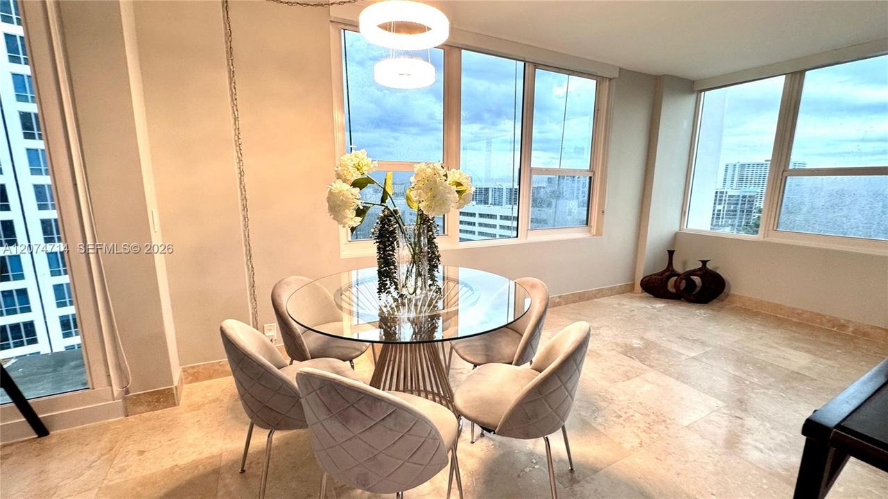 For Rent: $3,999 (2 beds, 2 baths, 1360 Square Feet)