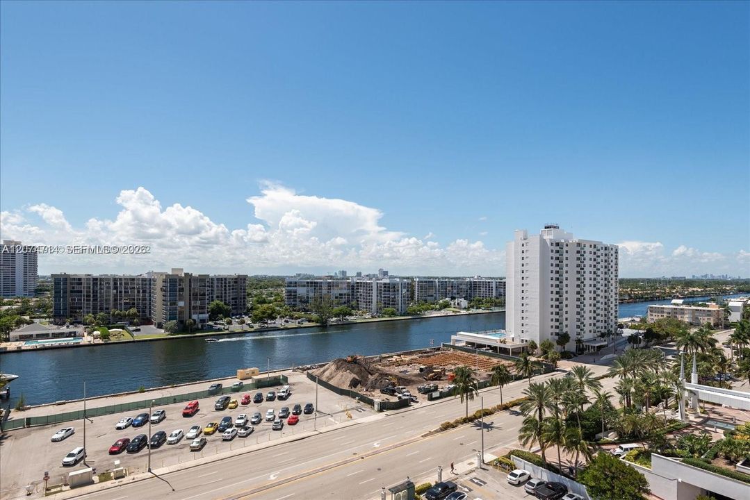 For Rent: $3,999 (2 beds, 2 baths, 1360 Square Feet)