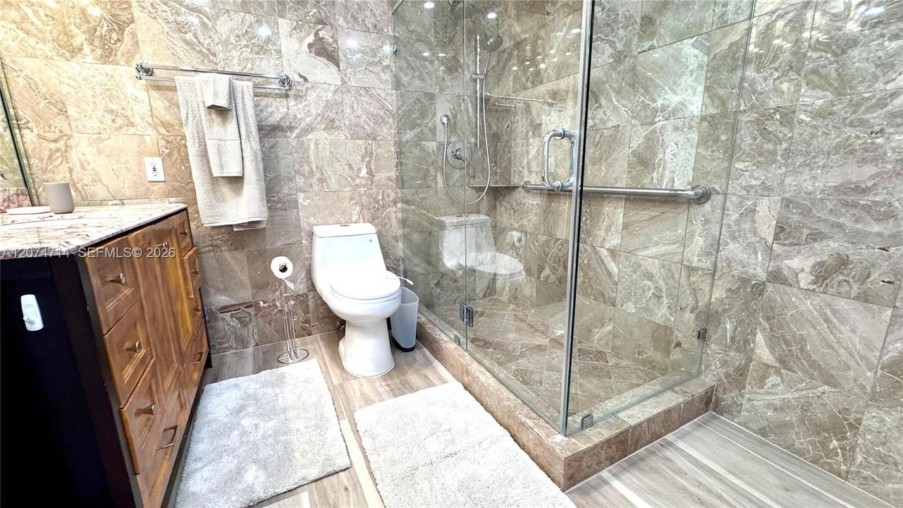 For Rent: $3,999 (2 beds, 2 baths, 1360 Square Feet)