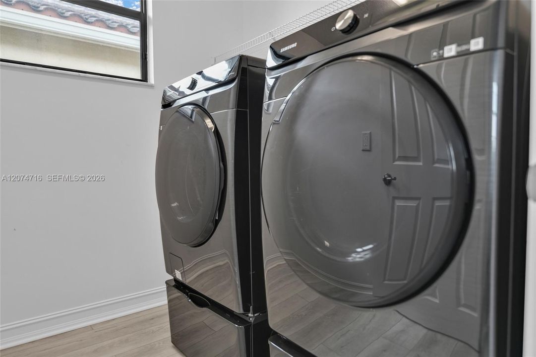 For Rent: $6,290 (4 beds, 3 baths, 2305 Square Feet)