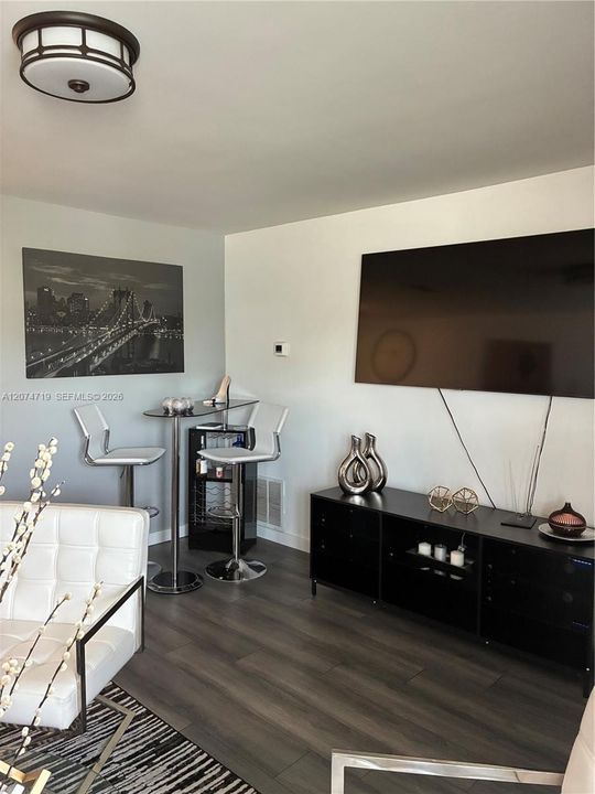 For Sale: $369,900 (3 beds, 2 baths, 868 Square Feet)