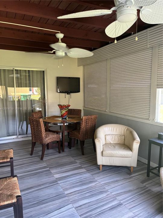 For Sale: $369,900 (3 beds, 2 baths, 868 Square Feet)