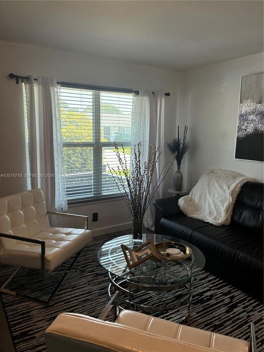 For Sale: $369,900 (3 beds, 2 baths, 868 Square Feet)
