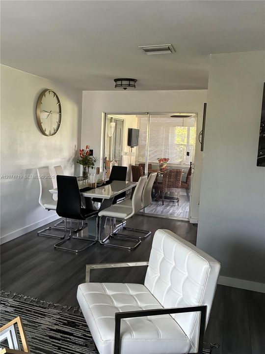 For Sale: $369,900 (3 beds, 2 baths, 868 Square Feet)