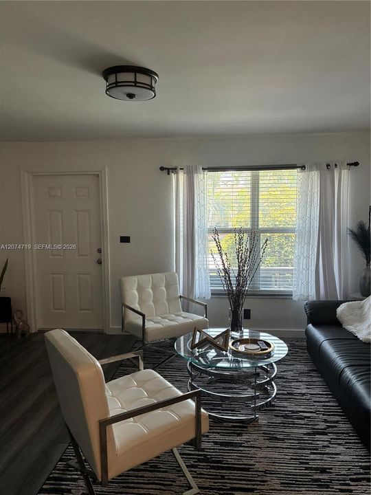 For Sale: $369,900 (3 beds, 2 baths, 868 Square Feet)