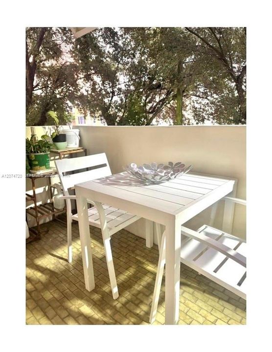 For Rent: $2,300 (2 beds, 1 baths, 660 Square Feet)