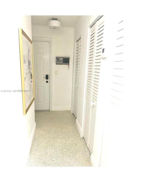 For Rent: $2,300 (2 beds, 1 baths, 660 Square Feet)