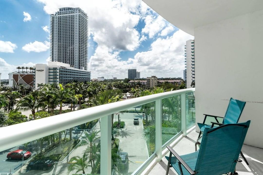 For Sale: $400,000 (1 beds, 1 baths, 812 Square Feet)