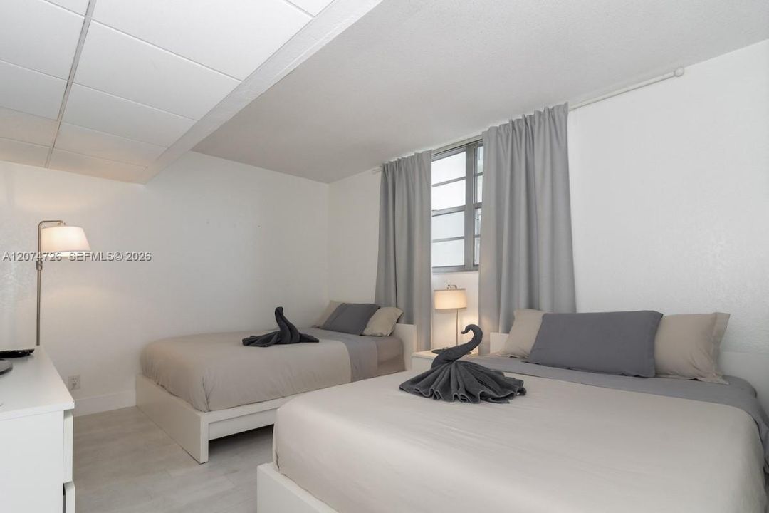 For Sale: $400,000 (1 beds, 1 baths, 812 Square Feet)