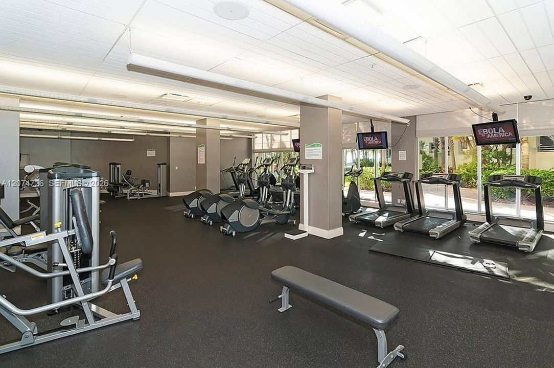 For Sale: $400,000 (1 beds, 1 baths, 812 Square Feet)