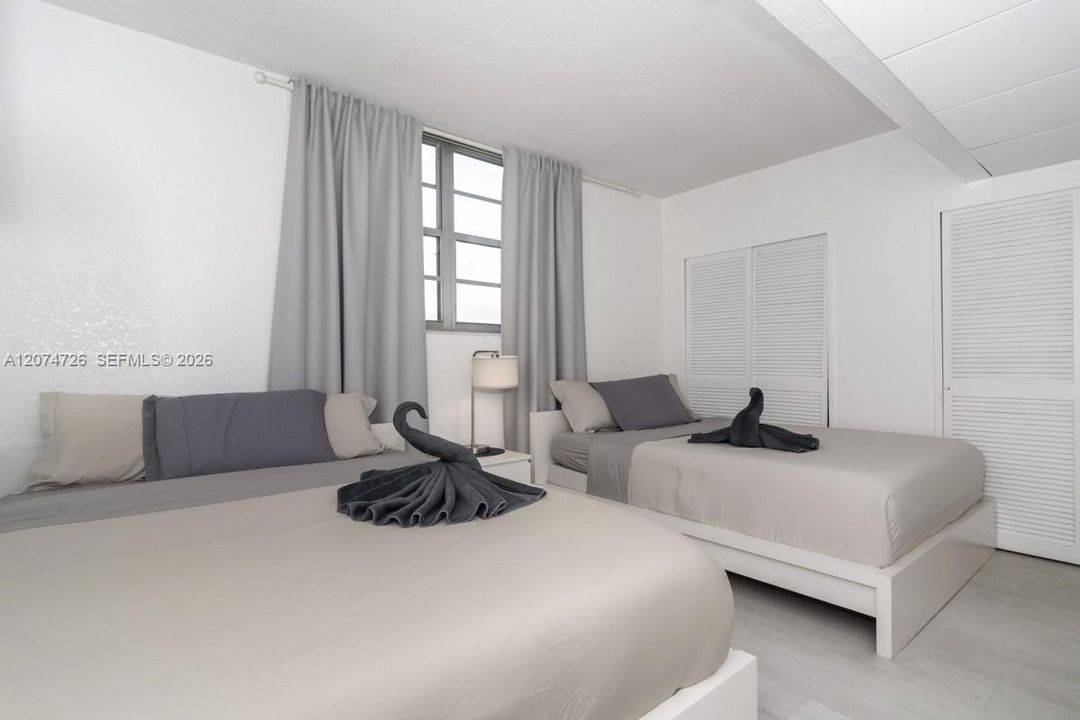 For Sale: $400,000 (1 beds, 1 baths, 812 Square Feet)