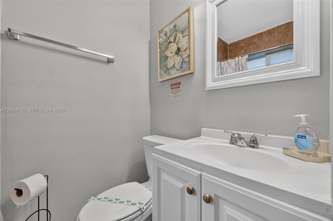 For Rent: $3,200 (3 beds, 2 baths, 4885 Square Feet)