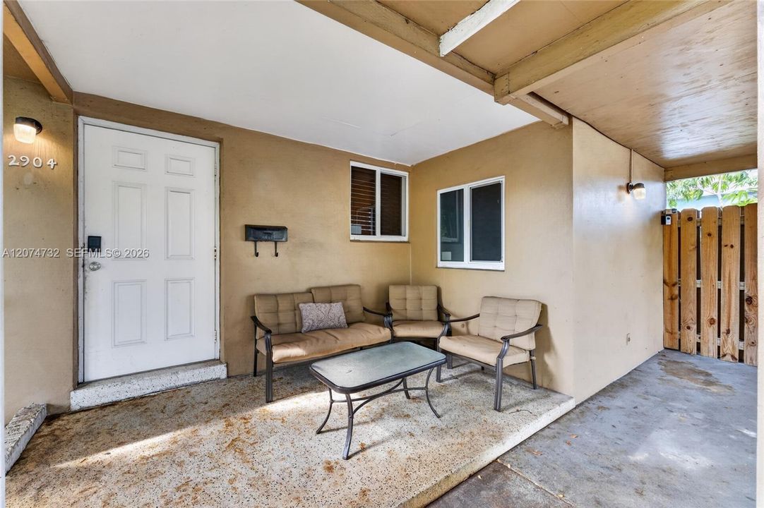 For Rent: $3,200 (3 beds, 2 baths, 4885 Square Feet)