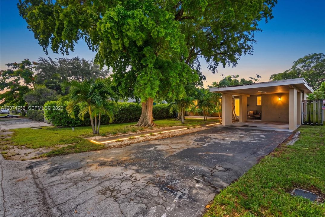 For Rent: $3,200 (3 beds, 2 baths, 4885 Square Feet)