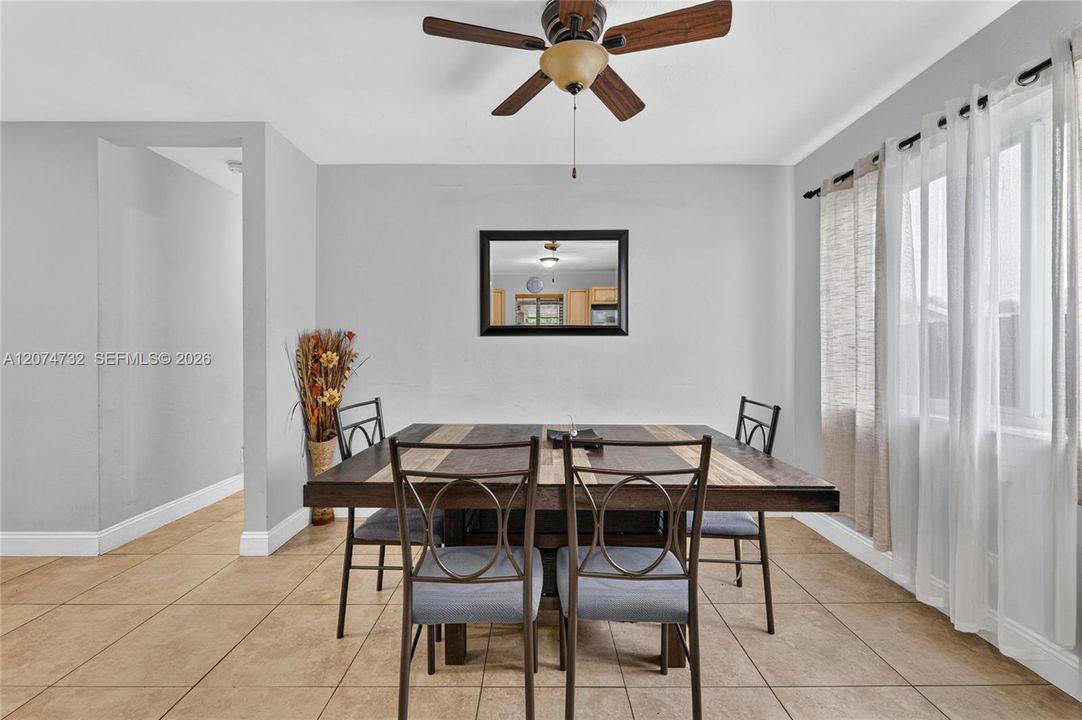 For Rent: $3,200 (3 beds, 2 baths, 4885 Square Feet)