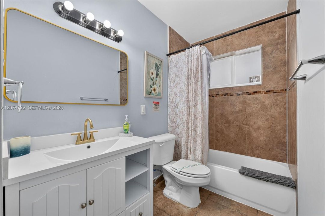 For Rent: $3,200 (3 beds, 2 baths, 4885 Square Feet)