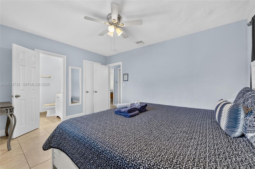 For Rent: $3,200 (3 beds, 2 baths, 4885 Square Feet)