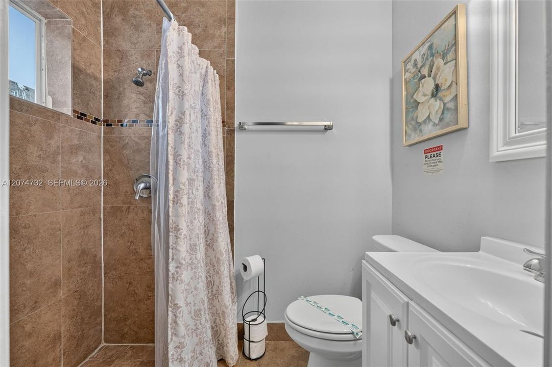 For Rent: $3,200 (3 beds, 2 baths, 4885 Square Feet)