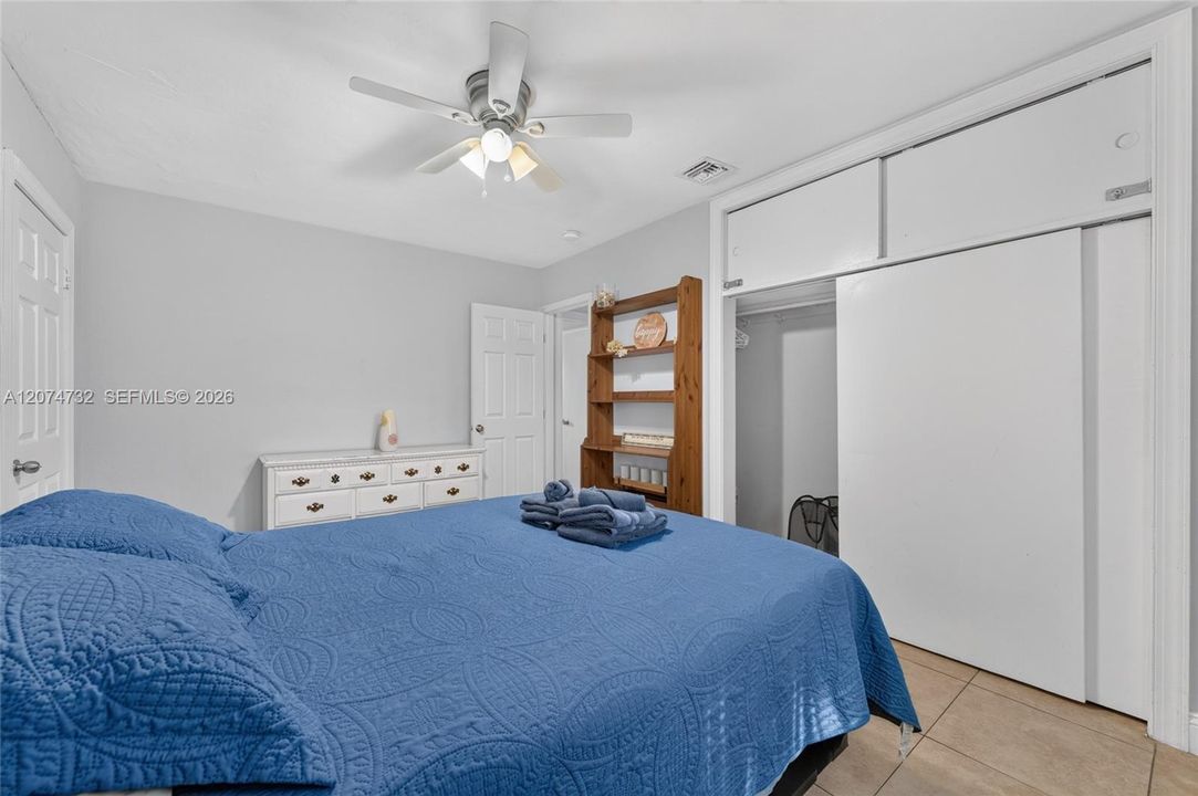 For Rent: $3,200 (3 beds, 2 baths, 4885 Square Feet)
