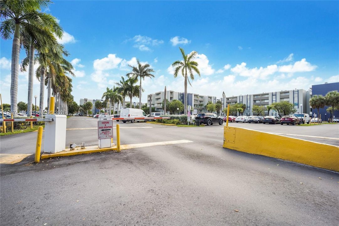 For Rent: $1,900 (2 beds, 1 baths, 1280 Square Feet)