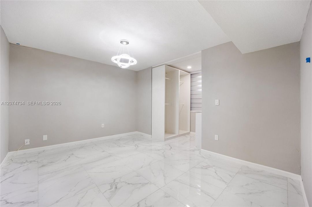For Rent: $1,900 (2 beds, 1 baths, 1280 Square Feet)