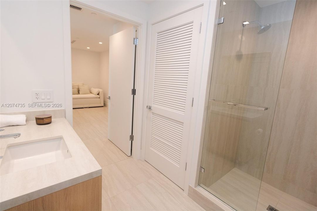 For Sale: $1,550,000 (1 beds, 2 baths, 1081 Square Feet)