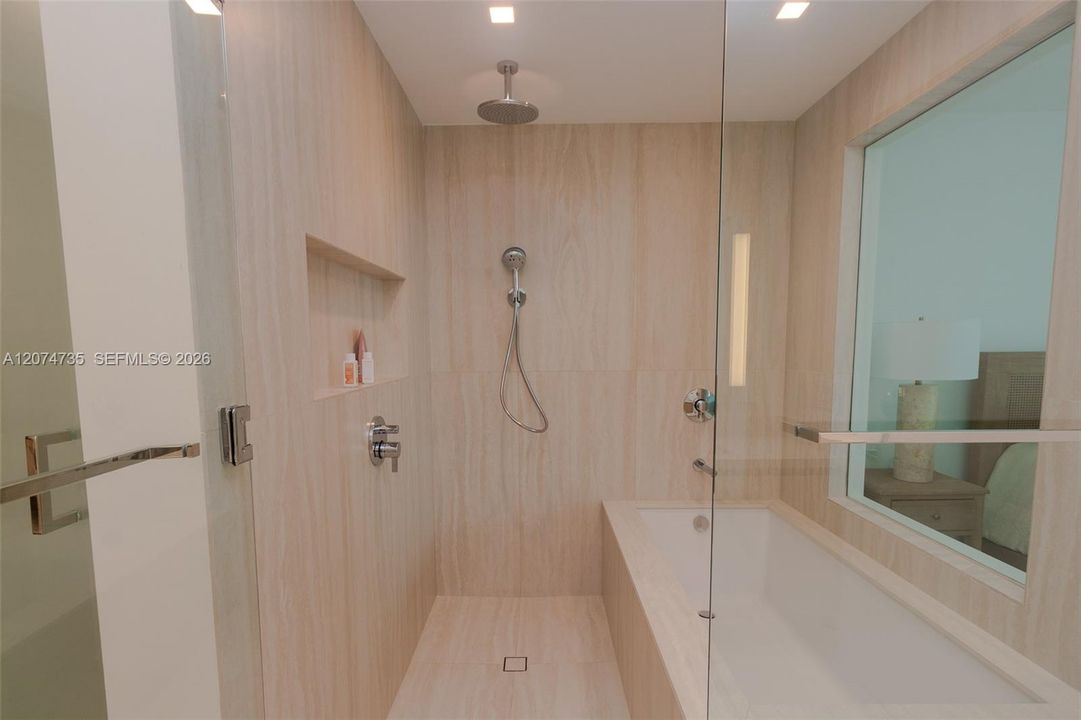 For Sale: $1,550,000 (1 beds, 2 baths, 1081 Square Feet)