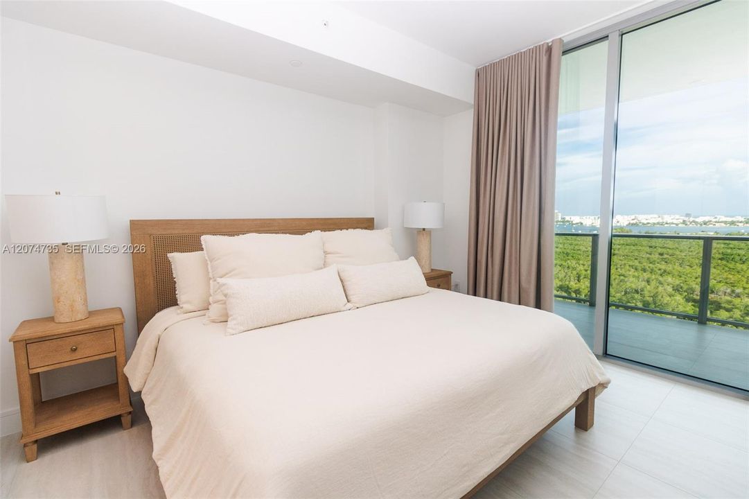 For Sale: $1,550,000 (1 beds, 2 baths, 1081 Square Feet)