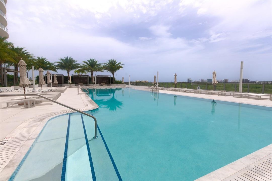 For Sale: $1,550,000 (1 beds, 2 baths, 1081 Square Feet)